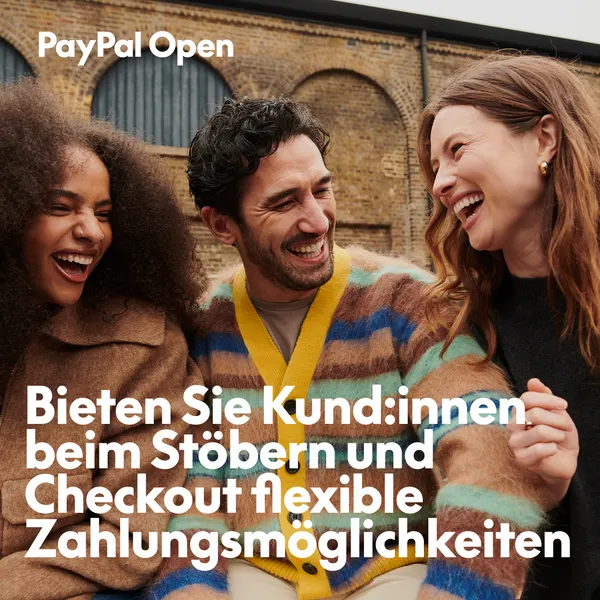Drei lachende Menschen; Bildtext: flexible Zahlungsmöglichkeiten beim Stöbern und Bezahlen